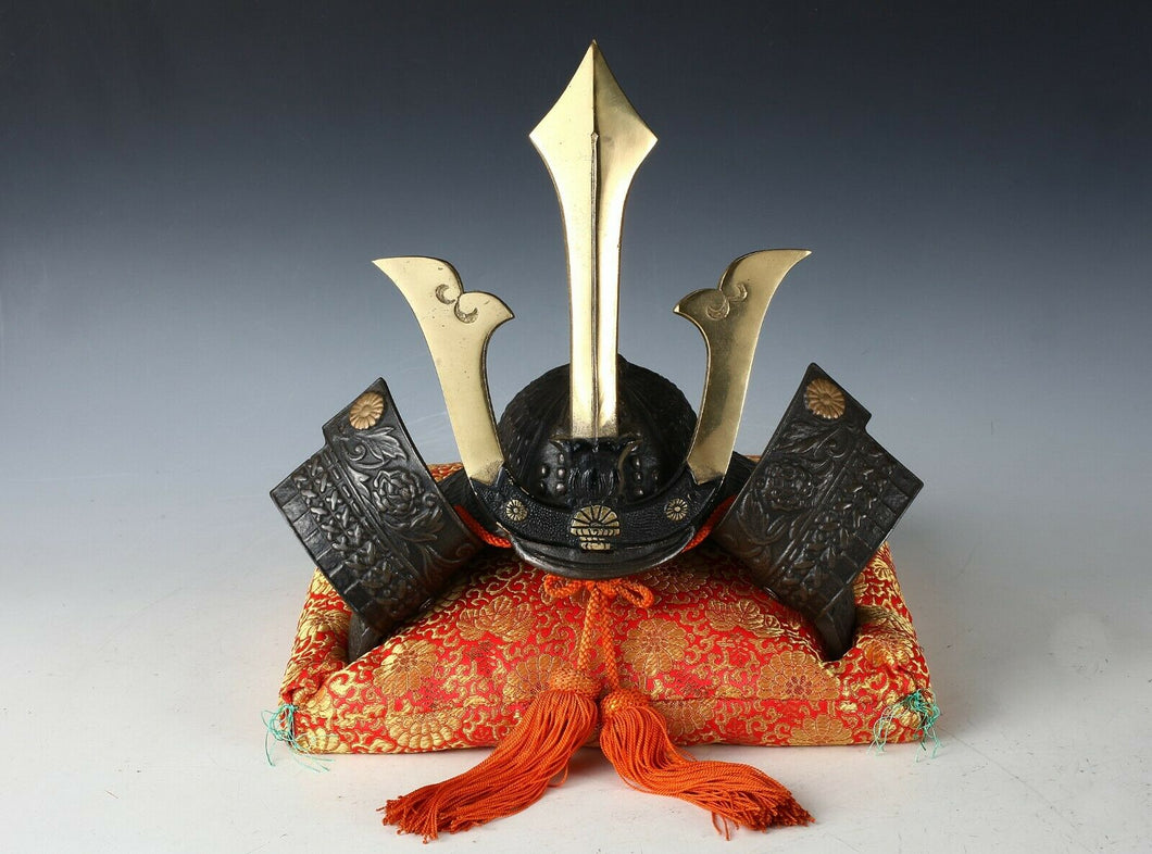 Great Beautiful Samurai Helmet -Rare Form Kusunoki Masashige Helmet- Middle Size