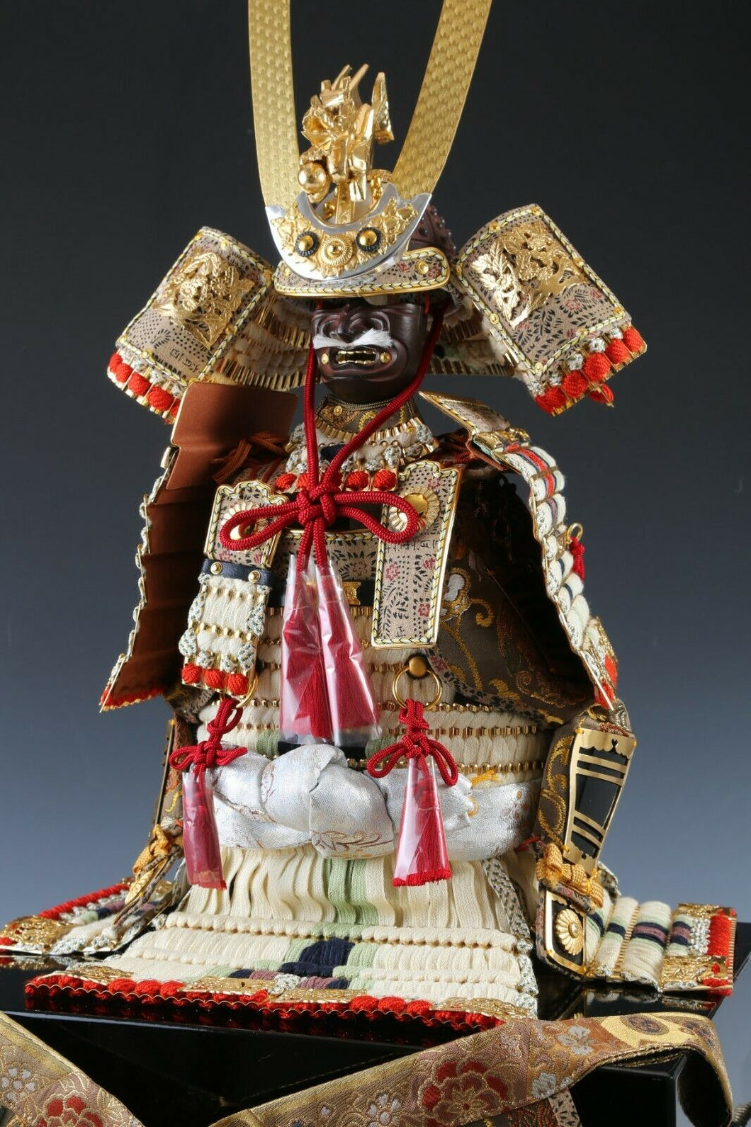 Japanese Beautiful Vintage Samurai Figure Doll -Kamakura Gold Leaf Using Style