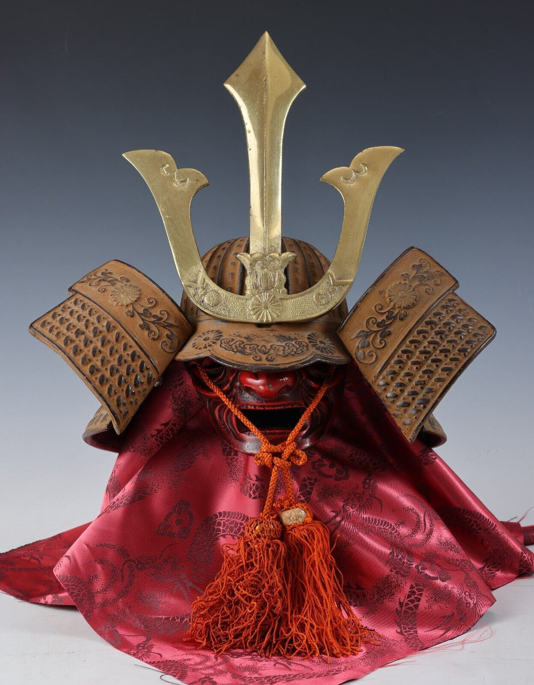 Japanese Old Samurai Helmet -Kusunoki Masashige Kabuto- middle size Tsuhima